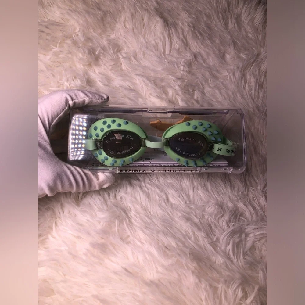 Rip Curl NWT Mint Green Kids Swim Goggles with Turtle Surfing Charm